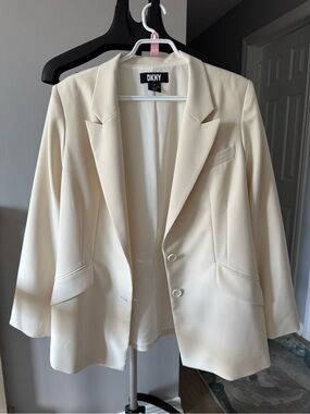 DKNY Cream Single-Breasted Notch-Lapel Blazer